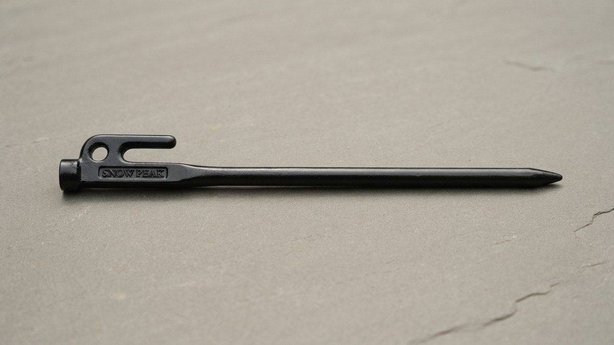 鍛造ペグの代表例: スノーピーク ソリッドステーク30 R-103