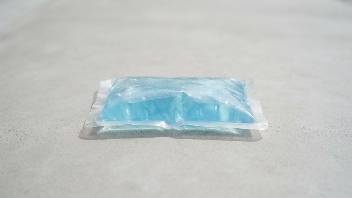 ソフト保冷剤の代表例: キャプテンスタッグ 保冷剤 抗菌クールタイム