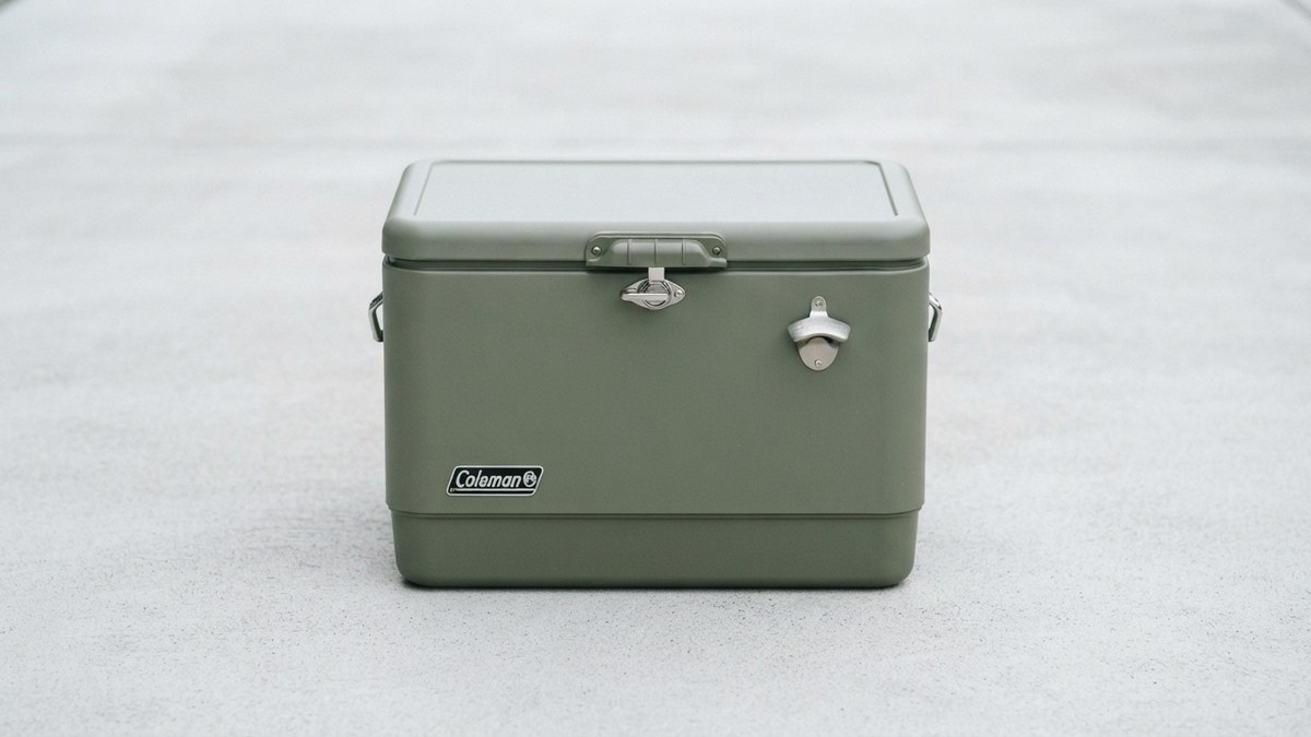 ハードクーラーの代表例: Coleman スチールベルトクーラー